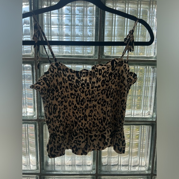 Leopard print tie strap top 🐆 - Picture 3 of 3